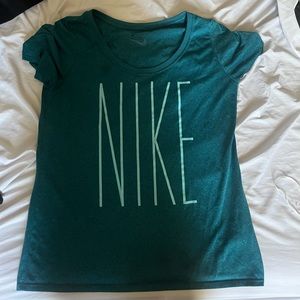 NIKE | T-shirt